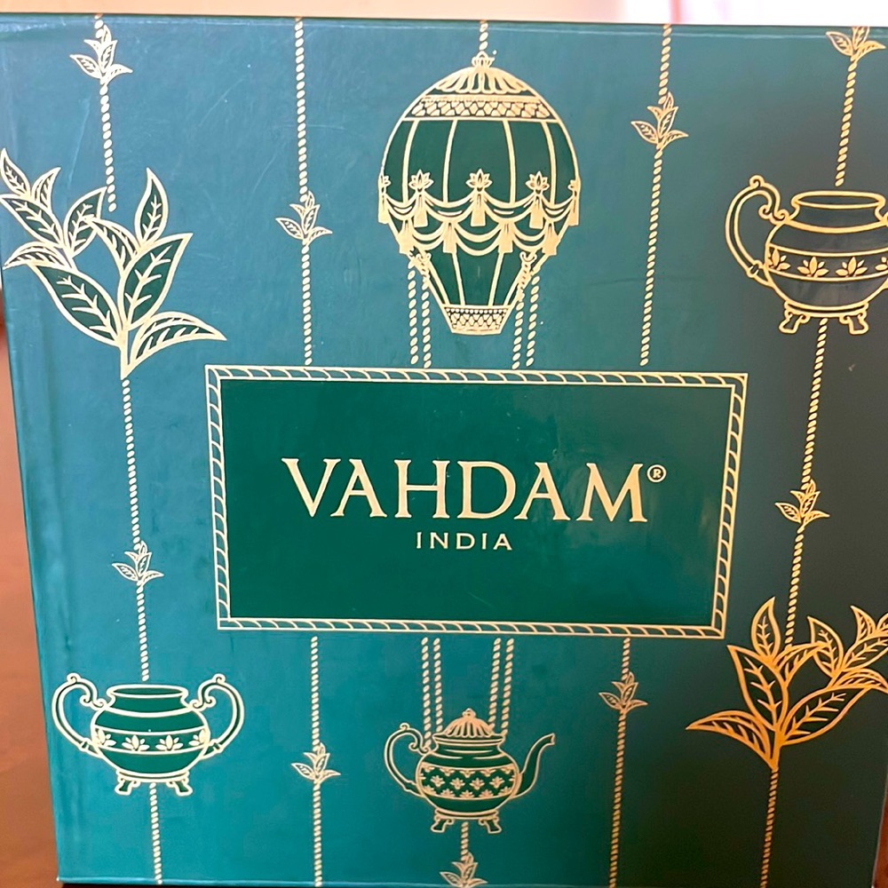 New in sealed presentation tin VADHAM India Blooming Rose Loose Leaf Tea gift